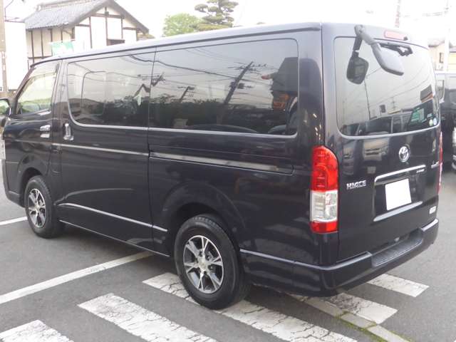 Toyota Hiace Van 6