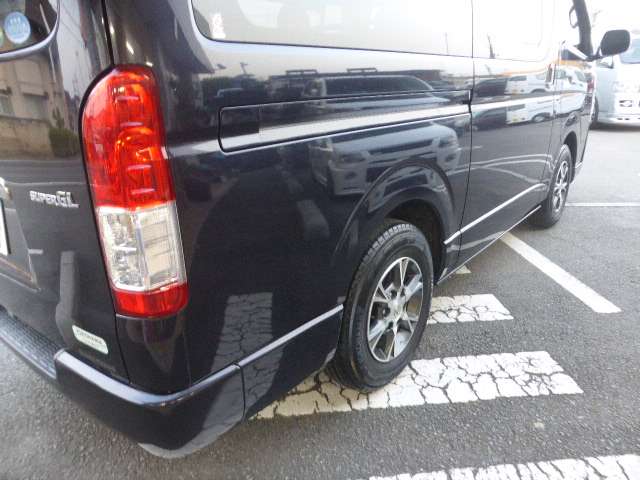 Toyota Hiace Van 9
