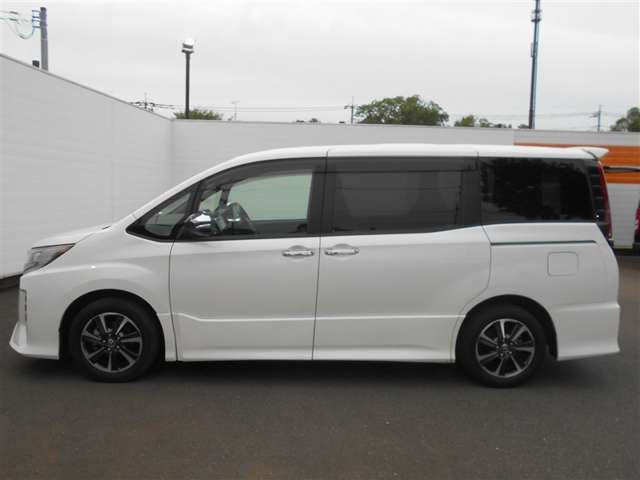 Toyota Noah 4