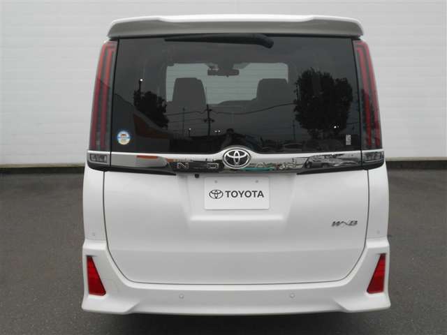 Toyota Noah 5