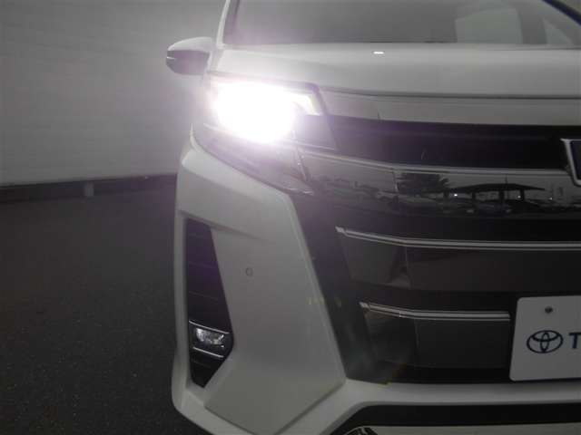 Toyota Noah 7