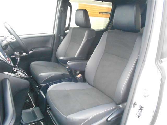 Toyota Noah 8