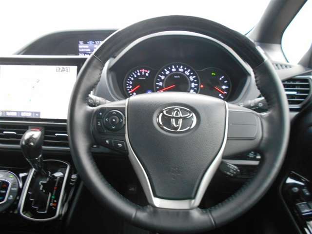 Toyota Noah 10