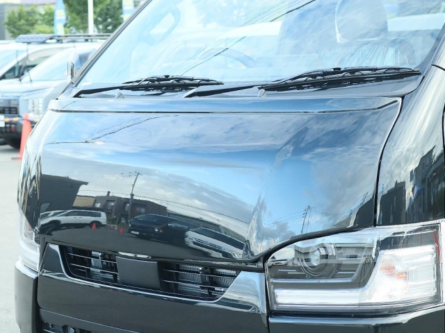 Toyota Hiace Van 4