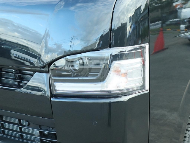 Toyota Hiace Van 6