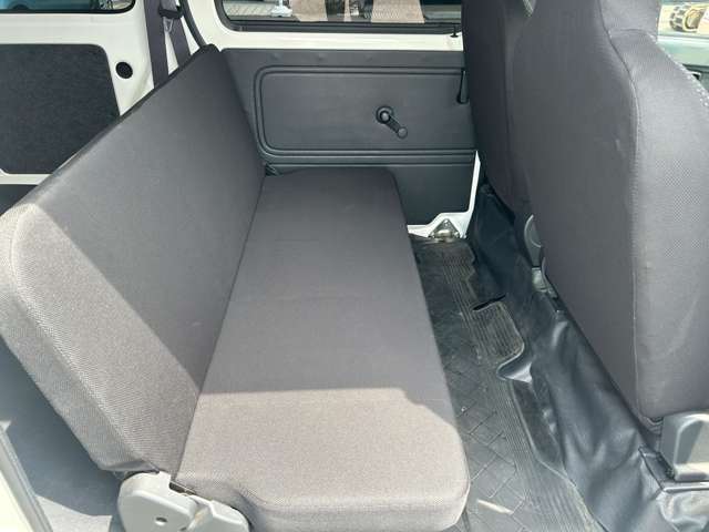 Daihatsu Hijet Cargo 5