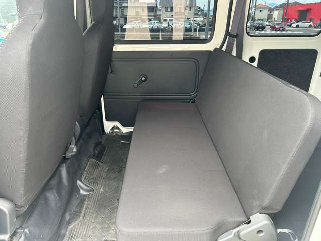 Daihatsu Hijet Cargo 6