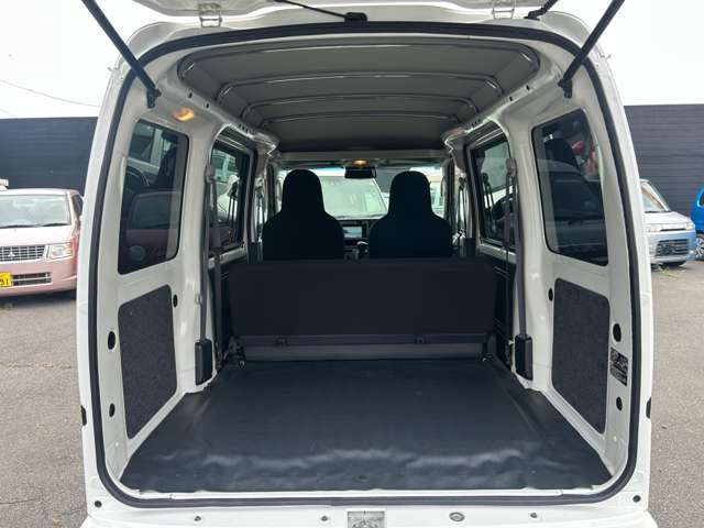 Daihatsu Hijet Cargo 9