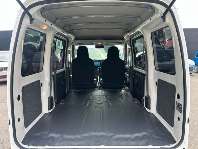 Daihatsu Hijet Cargo 10