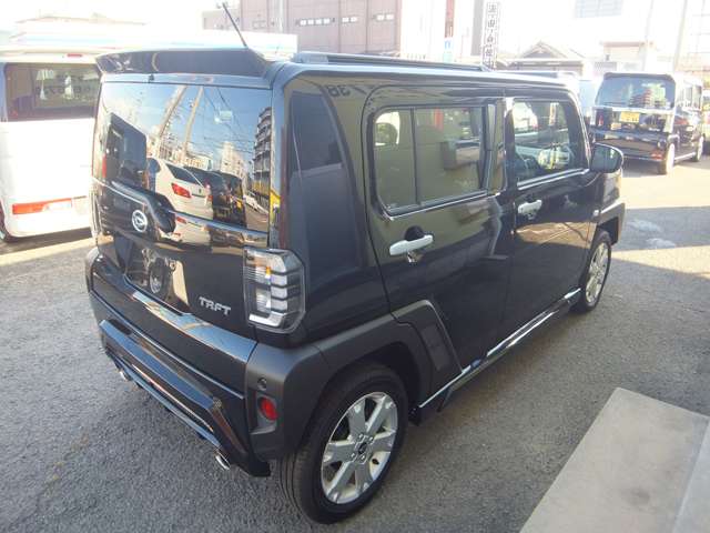 Daihatsu Taft 8