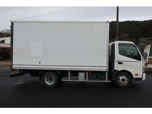 Hino Dutro 3