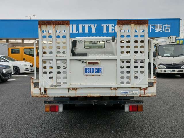 Hino Dutro 8