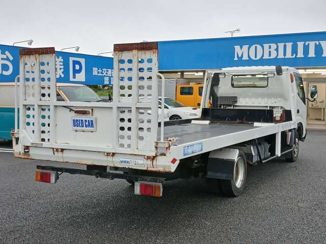 Hino Dutro 9