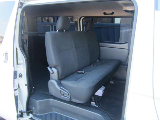 Toyota Hiace Van 11