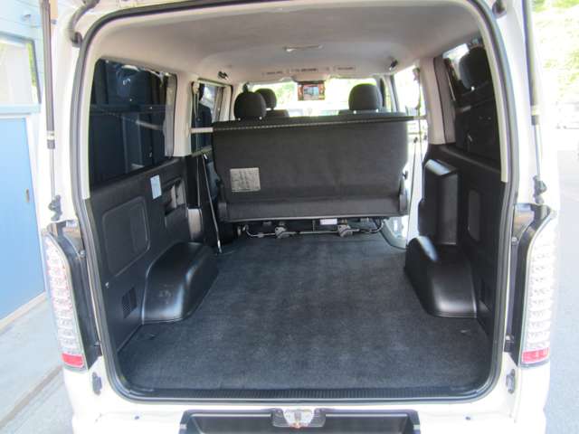 Toyota Hiace Van 12