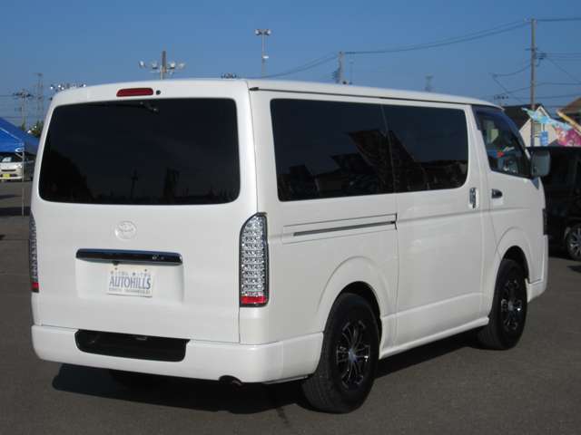 Toyota Hiace Van 6