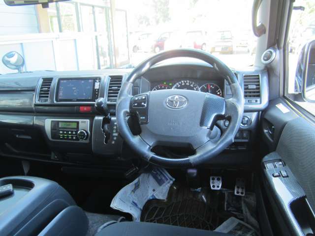Toyota Hiace Van 9