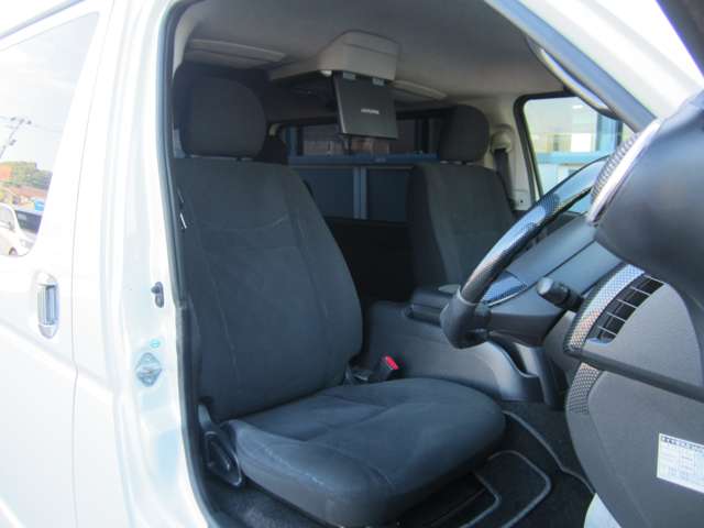 Toyota Hiace Van 10