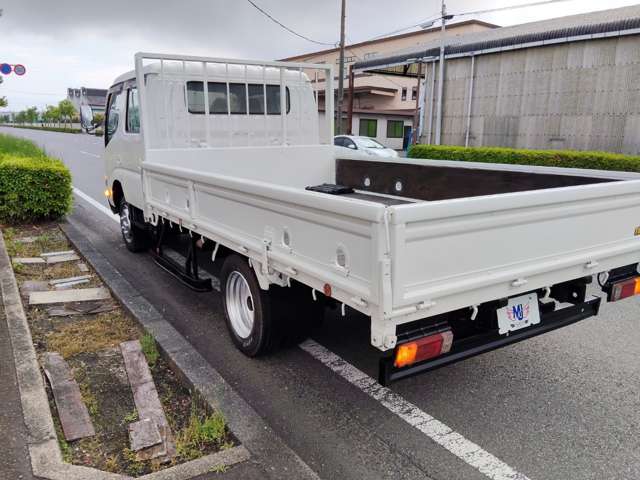Hino Dutro 8