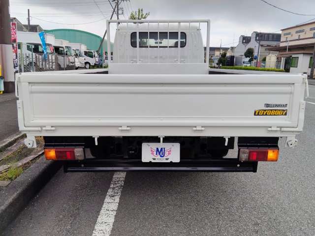 Hino Dutro 9