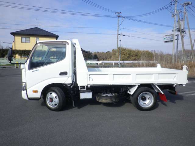 Hino Dutro 3