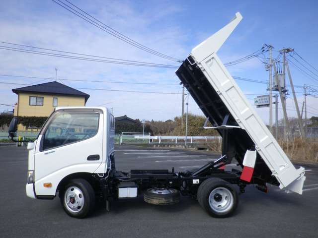 Hino Dutro 9