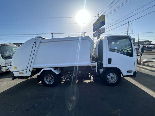Isuzu Elf 4