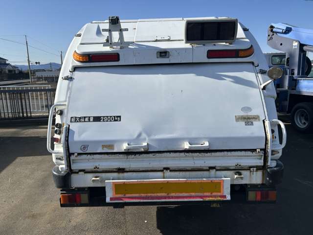 Isuzu Elf 6