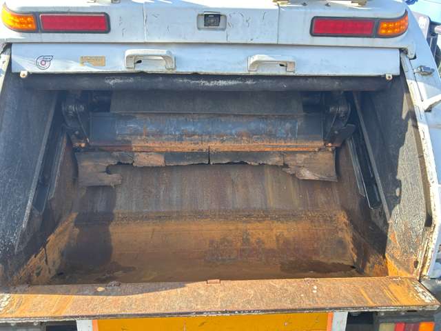 Isuzu Elf 9