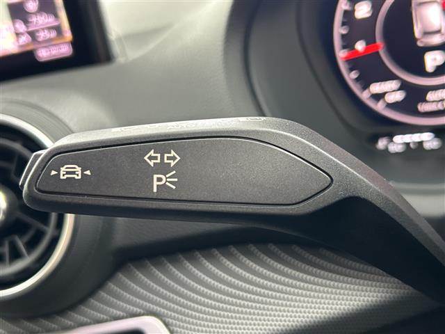 Audi Q2 12
