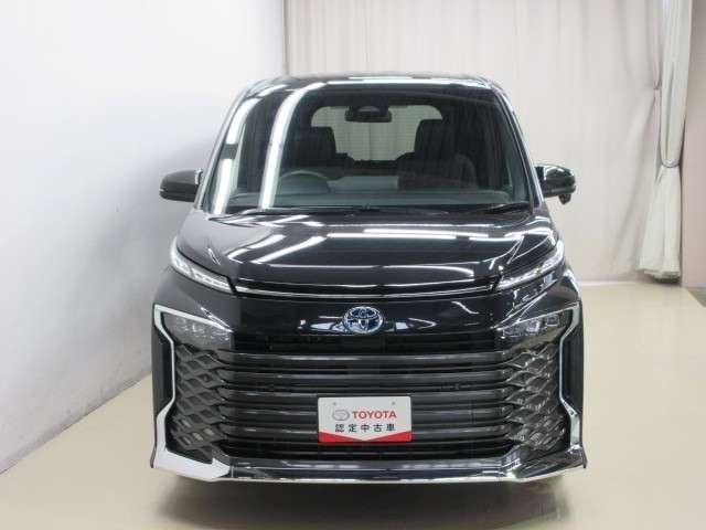 Toyota Voxy 3