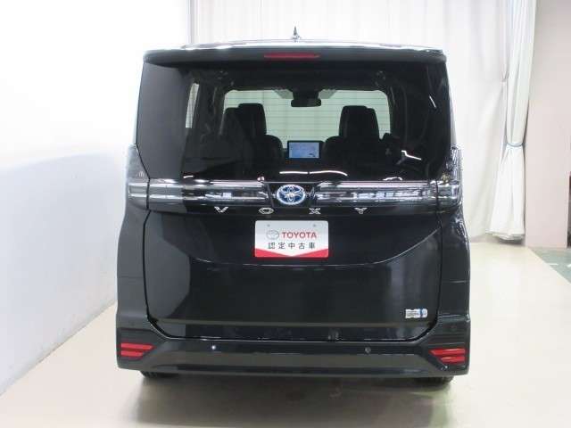Toyota Voxy 4