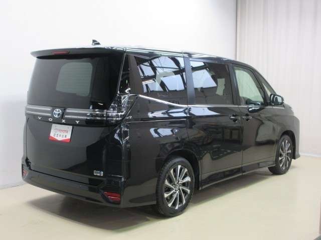 Toyota Voxy 5