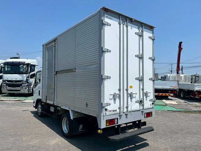 Isuzu Elf 8