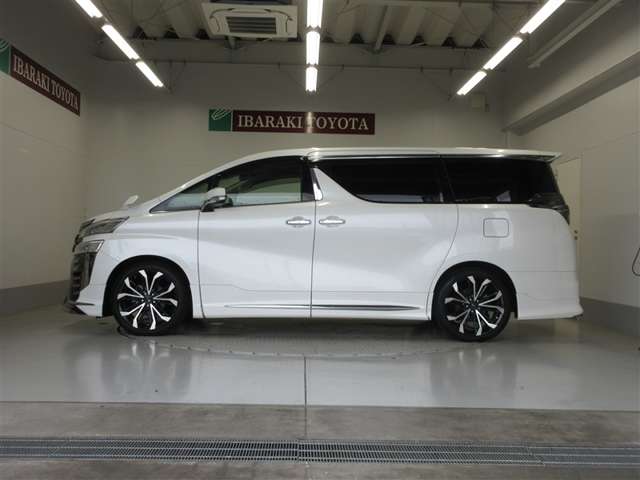 Toyota Vellfire 2