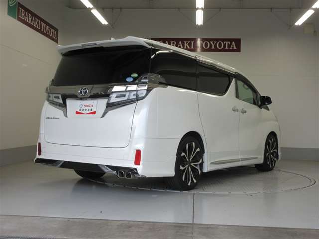 Toyota Vellfire 3