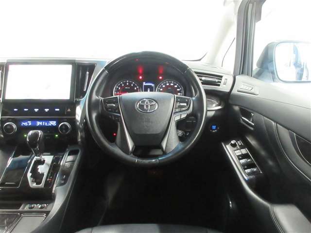 Toyota Vellfire 4