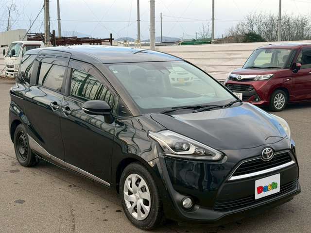 Toyota Sienta 3