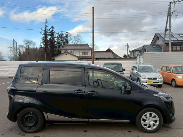 Toyota Sienta 5