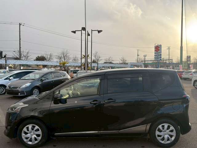 Toyota Sienta 6