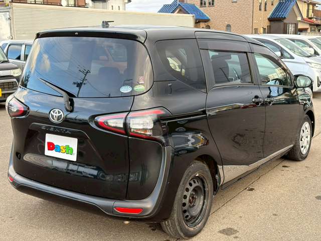 Toyota Sienta 7