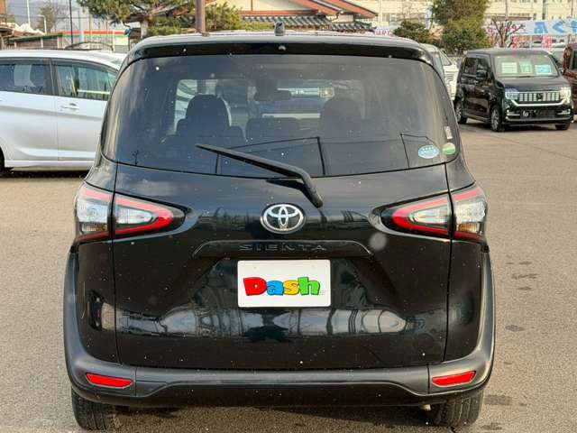 Toyota Sienta 8