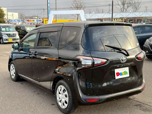 Toyota Sienta 9