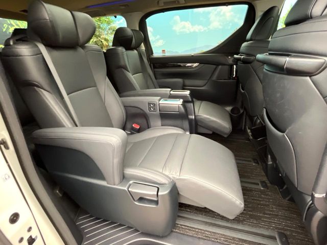 Toyota Alphard 9