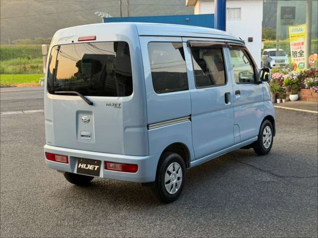Daihatsu Hijet Cargo 12