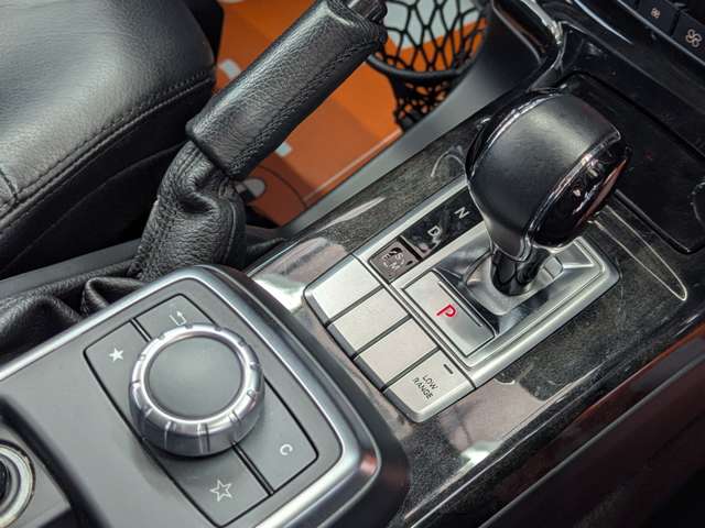 Mercedes-Benz G-Class 12