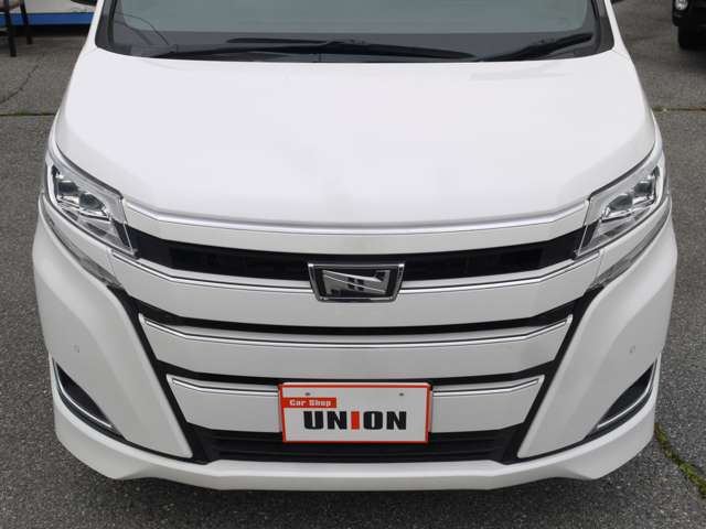 Toyota Noah 4