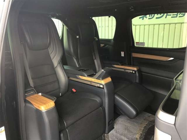 Toyota Vellfire 11