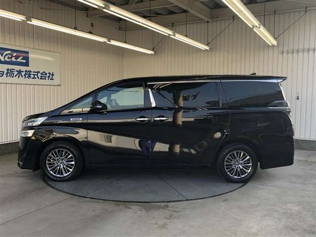 Toyota Vellfire 4