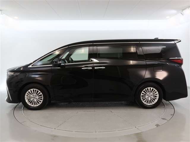 Toyota Alphard 3